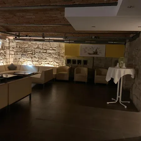 Business - Boardinghouse Hotel