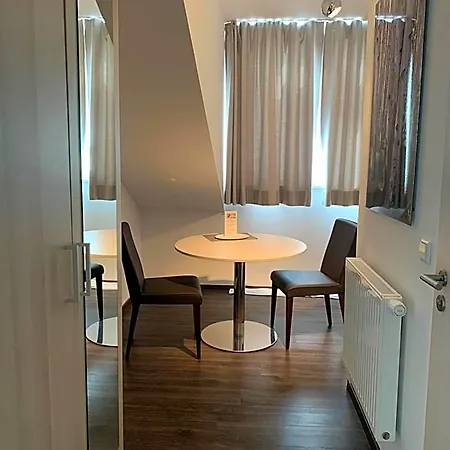 Business - Boardinghouse Hotel